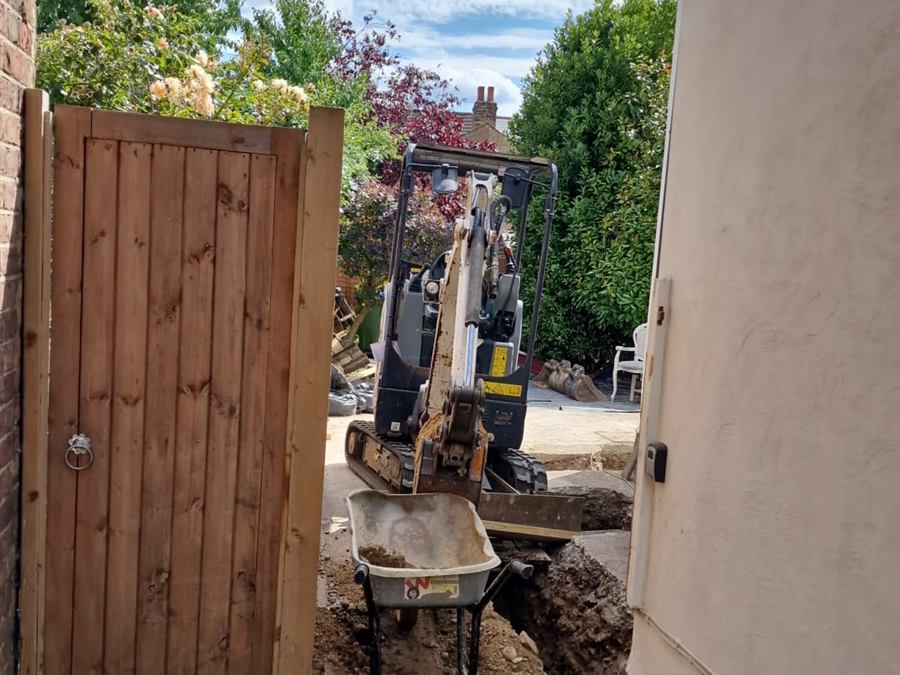 Side return trench excavation for an extension